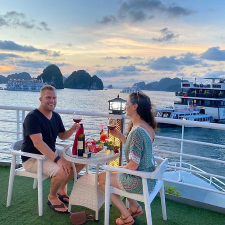 Hotel Halong Sapphire Cruises Ha Long Exteriér fotografie