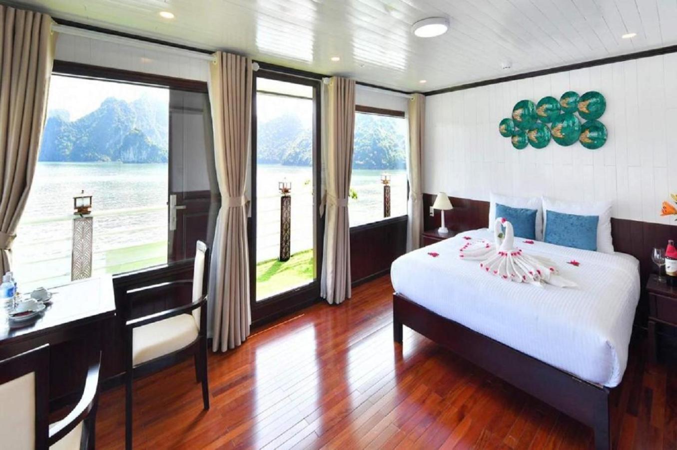 Hotel Halong Sapphire Cruises Ha Long Exteriér fotografie