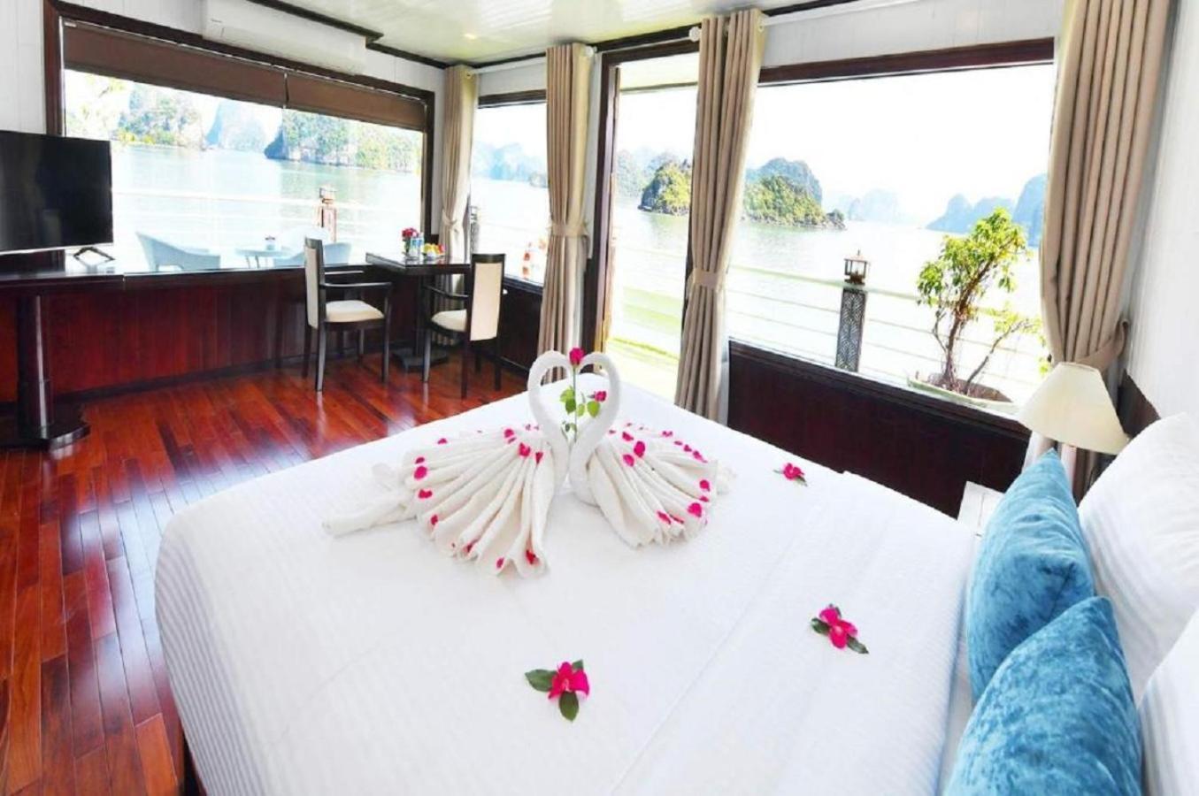 Hotel Halong Sapphire Cruises Ha Long Exteriér fotografie