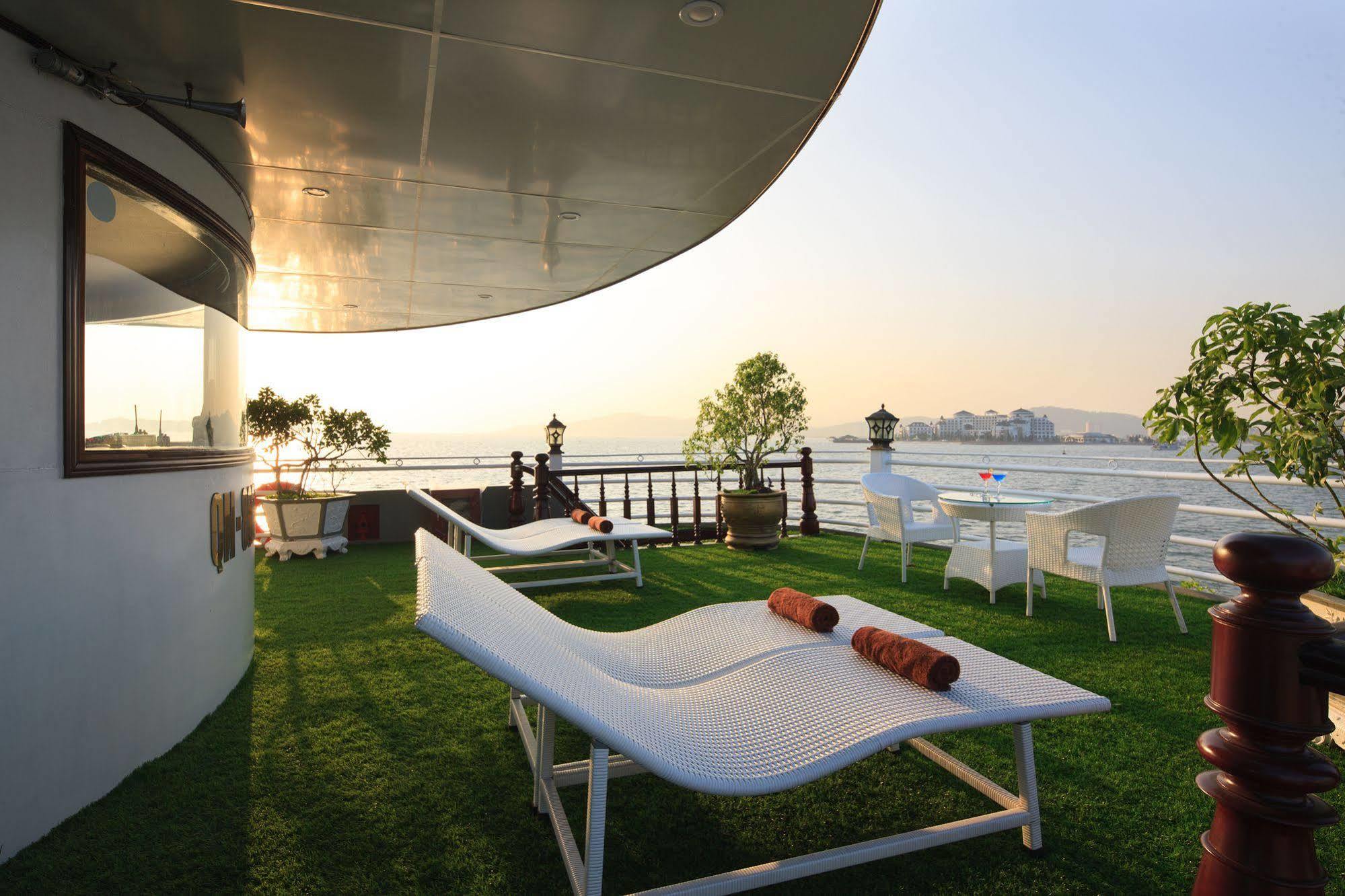 Hotel Halong Sapphire Cruises Ha Long Exteriér fotografie