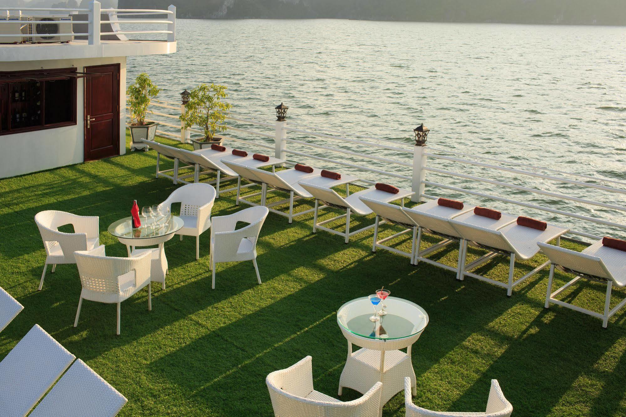 Hotel Halong Sapphire Cruises Ha Long Exteriér fotografie